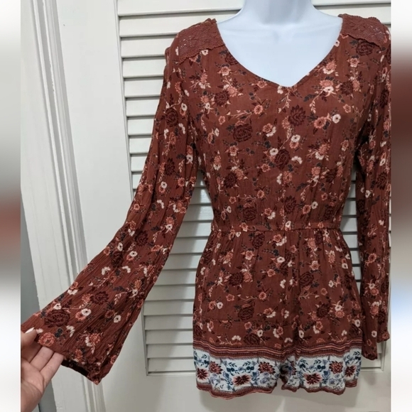 Mudd Women's Long Sleeve Floral Romper Size Medium 🆕 - Picture 2 of 9